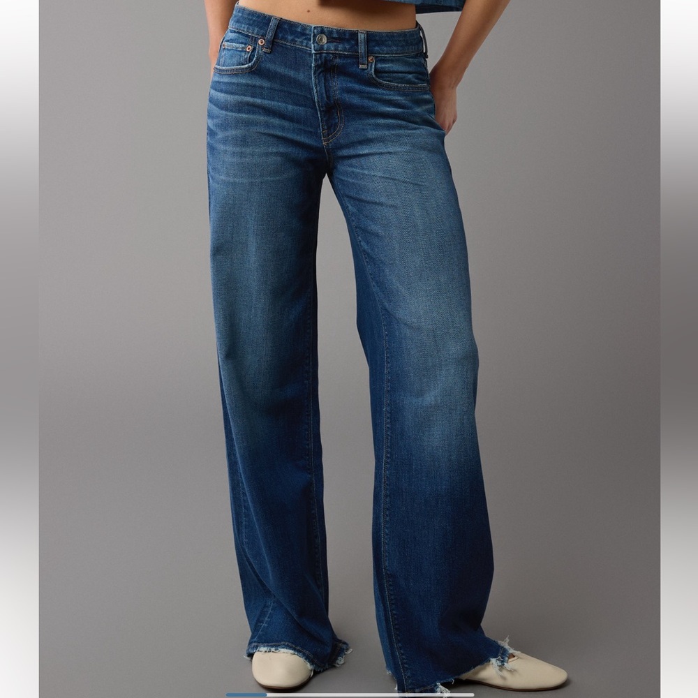 AE Dreamy Drape Stretch Low-Rise Baggy Wide-Leg Jean size 2 Regular, dark blue